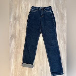 NWTS- Woman’s Hollister Ultra High-Rise Mom Jean Vintage Stretch size 25-0Reg